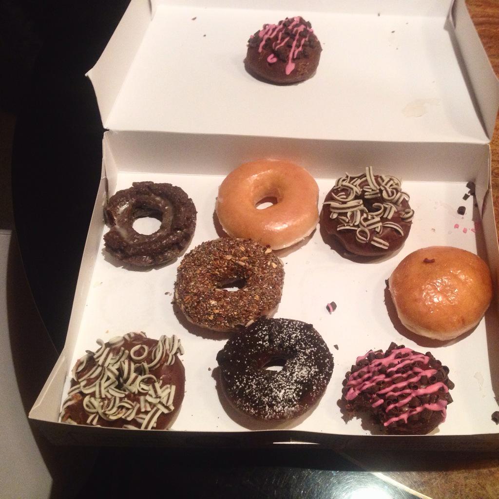 ProcarmiFilms's tweet photo. Hoy día de donas #KrispyKremeMéxico #ProcarmiFilms @Dania_Flores_R @migue_arenas @Luangalla http://t.co/bi2Wm2hjii