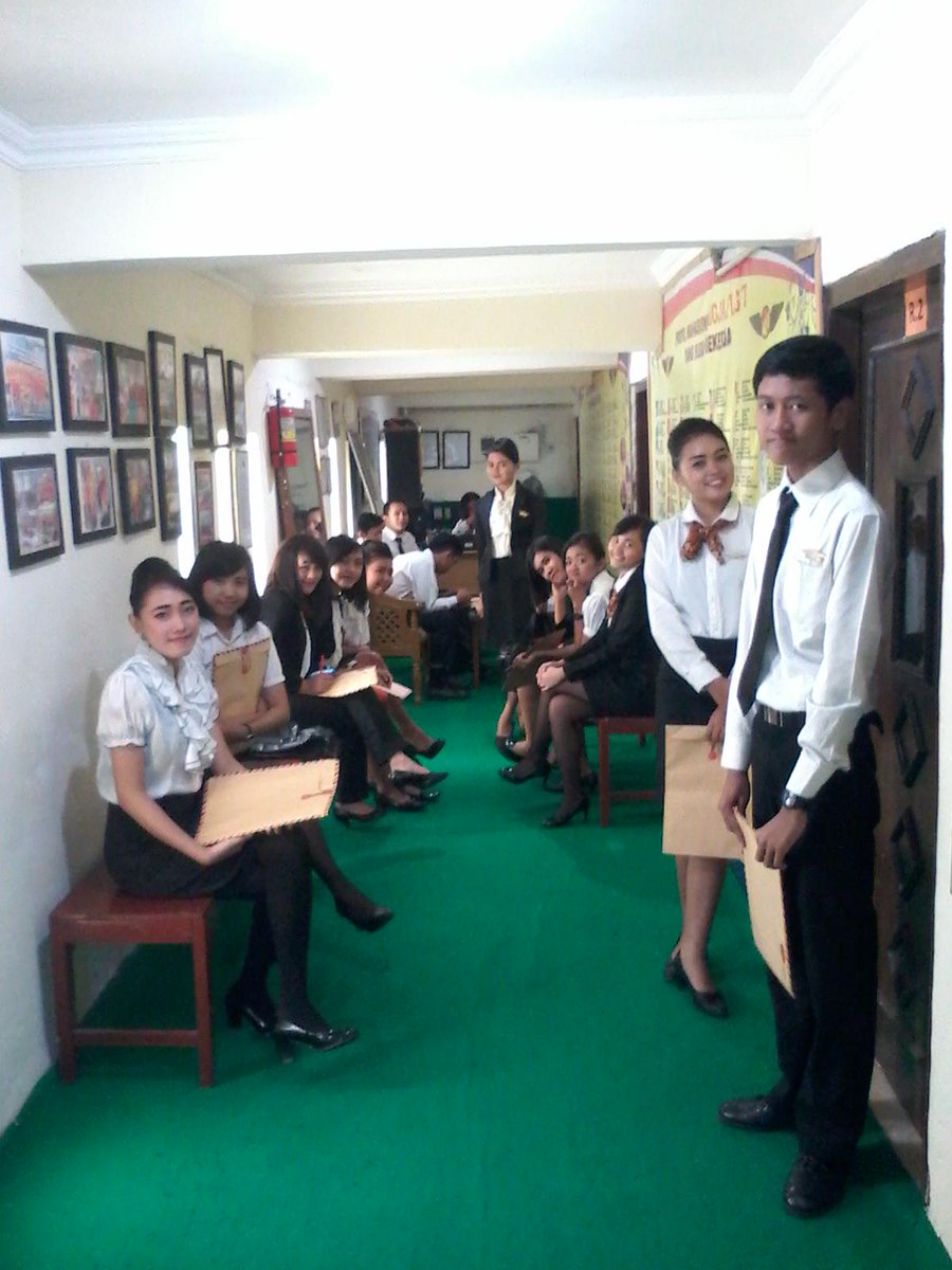 Sukses utk proses rekrutmen ground handling hari ini ya guys ^_^ #siswasiswiJFEC