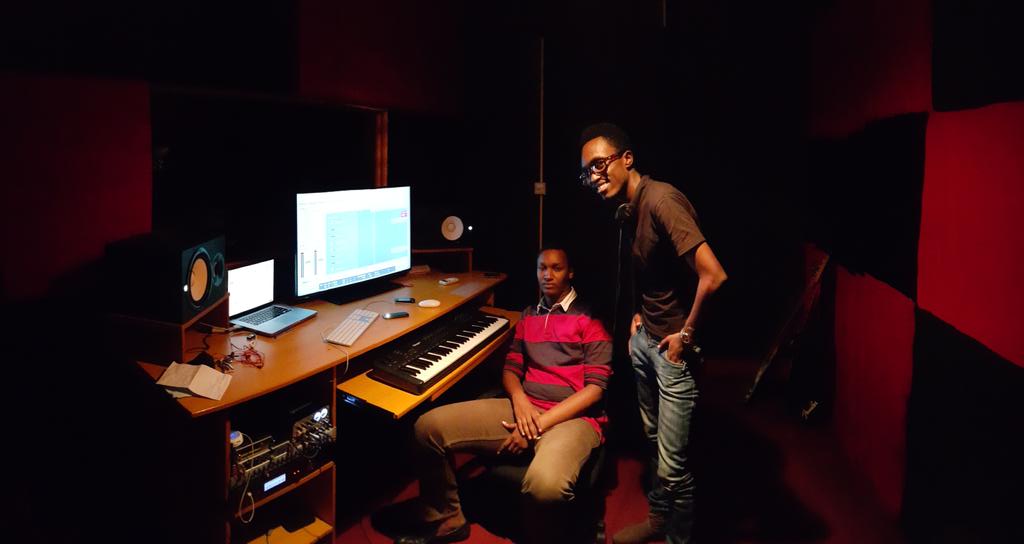 BobzyNe's tweet photo. The Soundss http://t.co/2BDBhZV6Sz