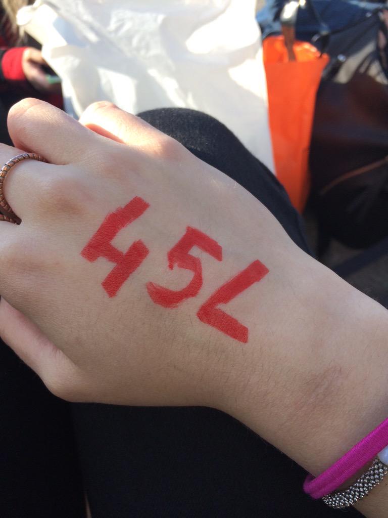 5SOStreetteamBE's tweet photo. I'M HERE ! There are around 50 people here :) http://t.co/ShzvaQevm9