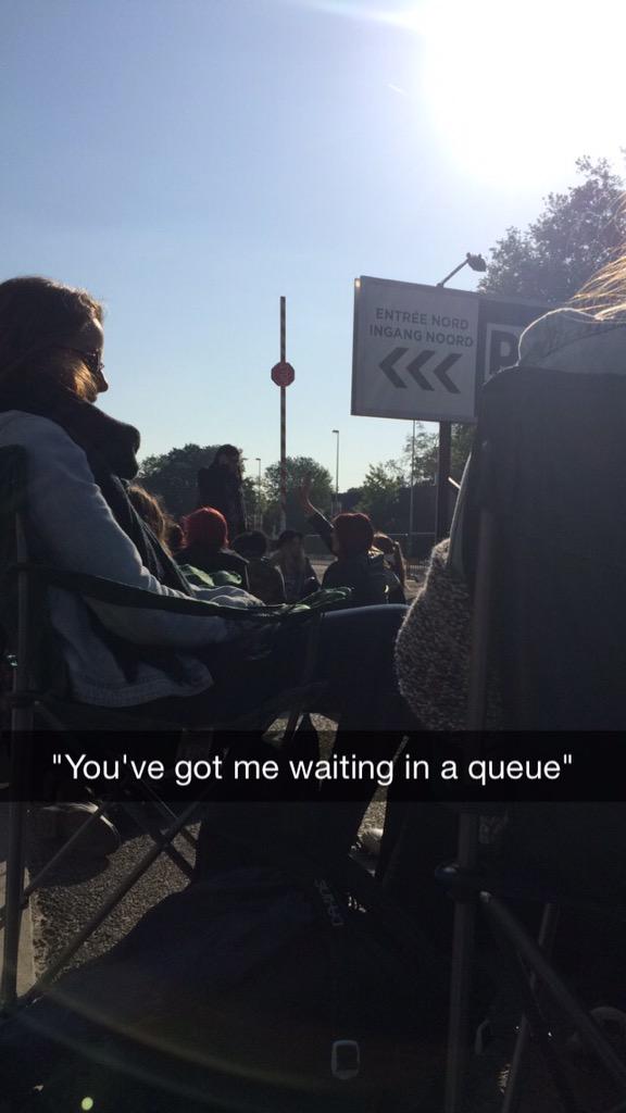 5SOStreetteamBE's tweet photo. I'M HERE ! There are around 50 people here :) http://t.co/ShzvaQevm9