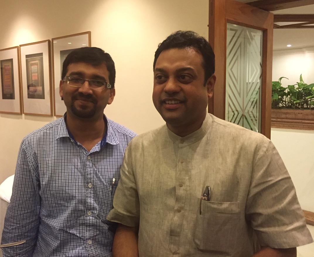SHAHSUDH's tweet photo. Its a Pleasure to meet the vibrant @sambitswaraj at #SmartOdisha meet. http://t.co/uiLrHqugBv