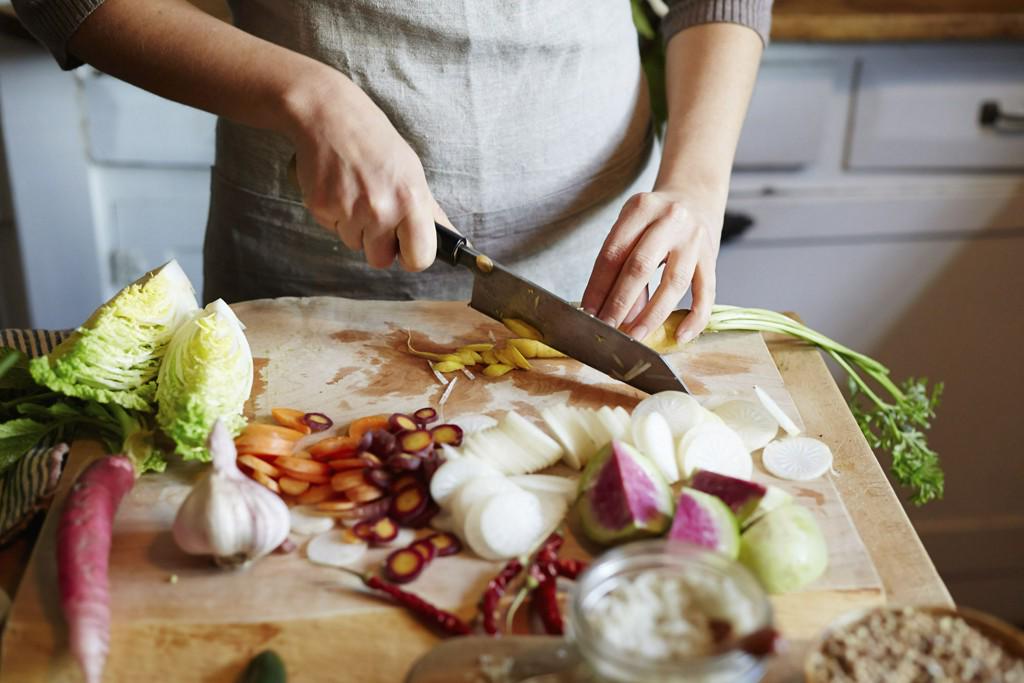 CountryLiving's tweet photo. Can You Guess Which Country Does the Most Home Cooking? http://t.co/fwck4bUnji http://t.co/4r1XZAOUxQ