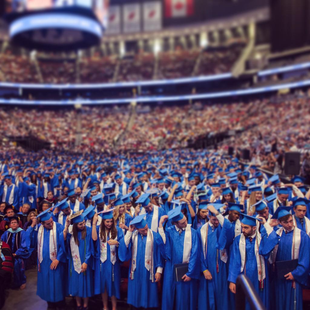 SetonHall's tweet photo. #TBT to 1,150 tassels being turned to the left by #SetonHall2015 http://t.co/VWkLKfuawy