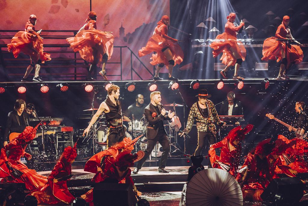 takethat's tweet photo. Manchester! Show 1 of 9 begins tonight! Are you ready for it? #TakeThatLive2015
Photo: Andrew Whitton http://t.co/KkbYFInNqK