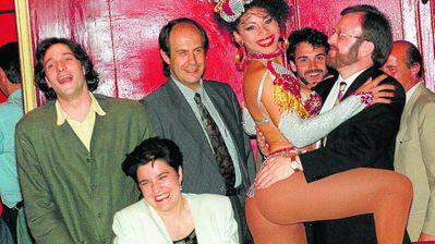 tonicantona's tweet photo. Entre corruptes, borderlines, prostitutes i monges el vaixell d'Ítaca s'enfonsa.
#BestiariCatalà #CirCat http://t.co/mvVs80jQl0