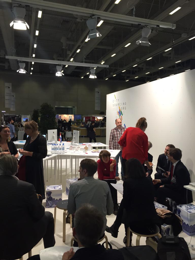 MoniquevDaalen's tweet photo. @metropolitansol NL #EmbassyLab has started! #CitySourcing.Com @fraunhoferfokus http://t.co/O8skyT1U39