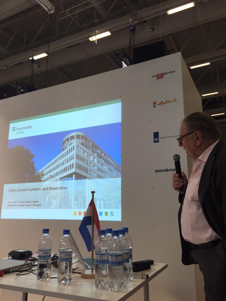 MoniquevDaalen's tweet photo. @metropolitansol NL #EmbassyLab has started! #CitySourcing.Com @fraunhoferfokus http://t.co/O8skyT1U39
