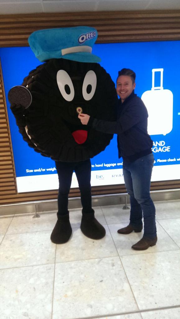 bvbscotland's tweet photo. One of the group slapping a sticker on an Oreo man #SGSchotten http://t.co/9M9KeacUTI
