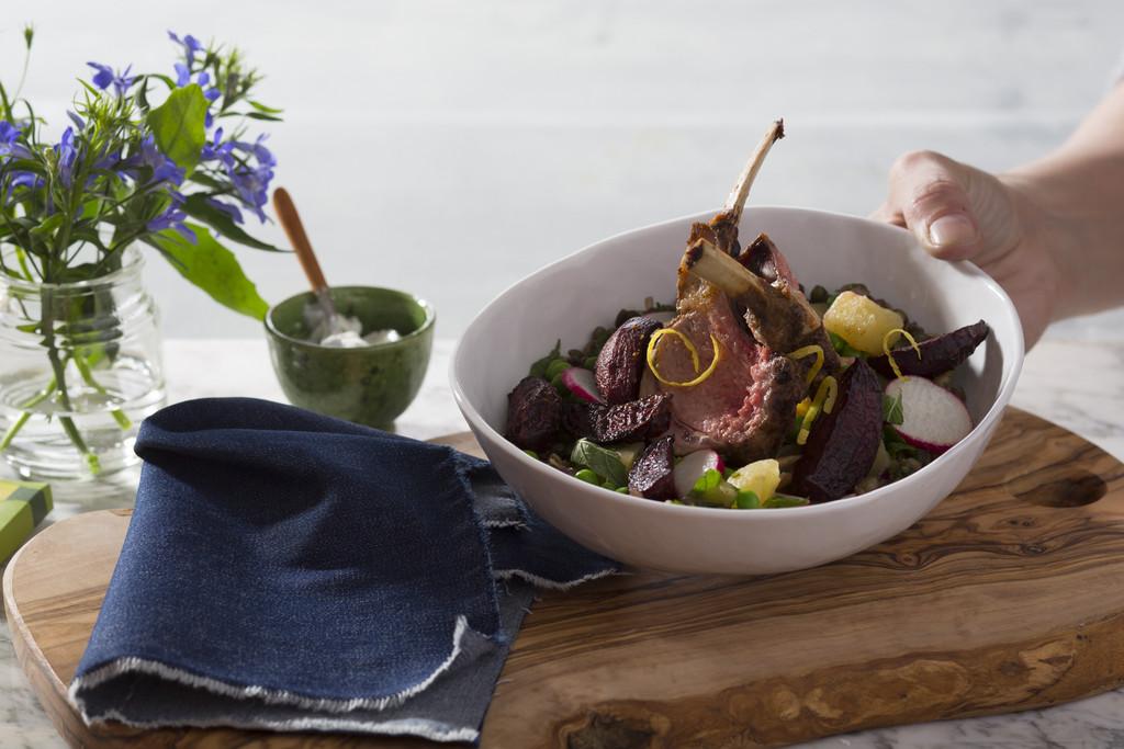 Menu voor donderdag 21 mei; Linzensalade met biet en lam. Bestel op oot.nl 2/3 #oot