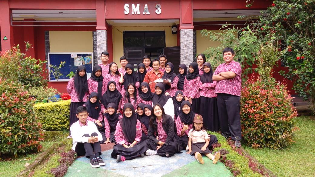 anangdiar's tweet photo. @IPS3SMAN3 srasa baru kemarin sy masuk kelas kalian,  atur organigram dan jadwal menyapu... eh, skrg dah bubaran... http://t.co/LCICiG7bpo