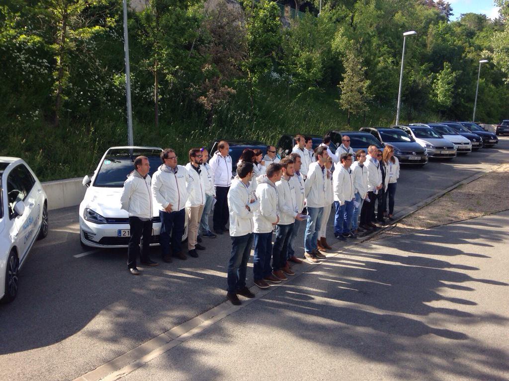 VW_es's tweet photo. ¡En marcha! 🙌🚙🏆 ¡Hoy conoceremos al conductor más eficiente de la #ThinkBlueChallenge! http://t.co/VcgUXeNURp
