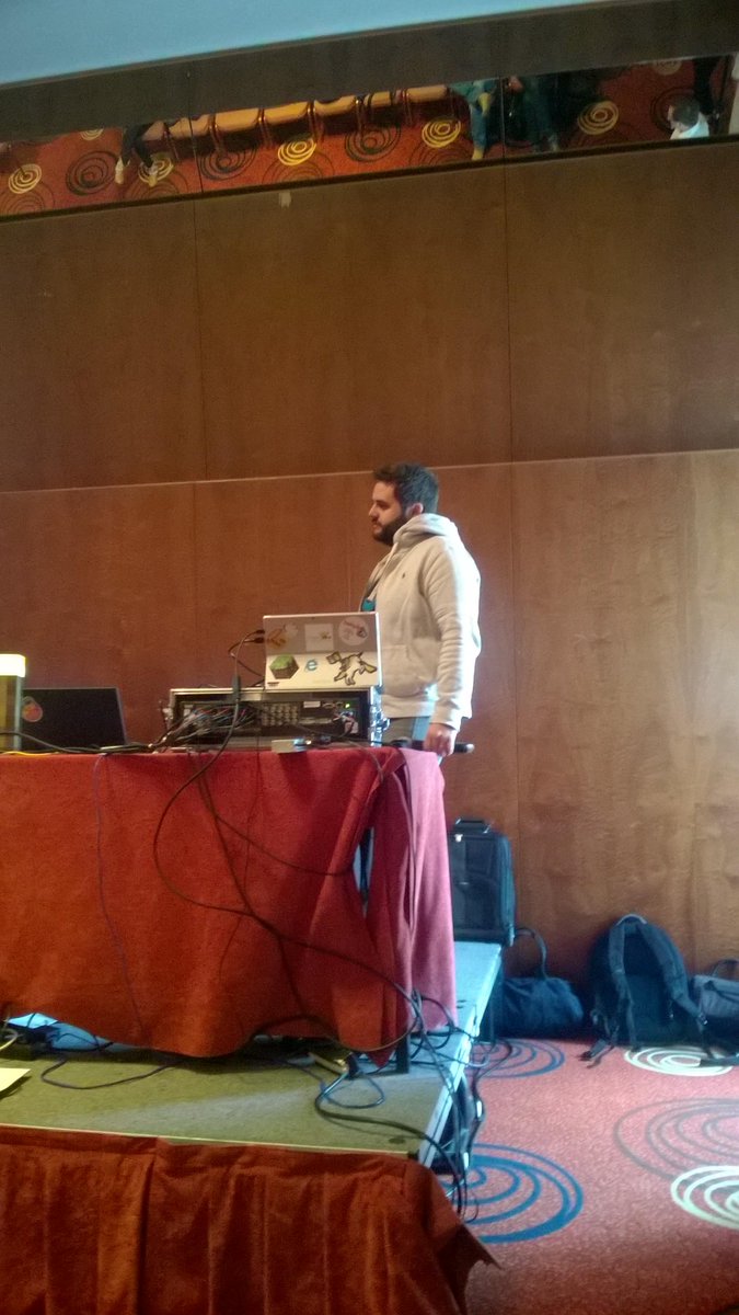 pierlag's tweet image. Demo #vorlonjs aux #mstechdays a Lyon ....@meulta