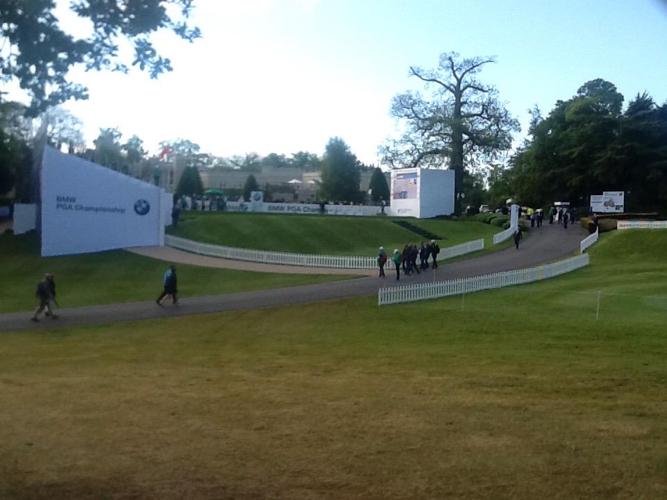 Lovely morning for start of <a href="/BMWPGA/">BMW PGA Championship</a> Rory McIlroy drops shot at 1st. Typically bounces back with birdie at 2