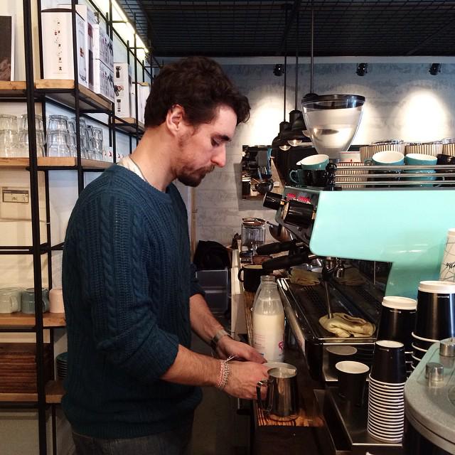 gravitecoffee's tweet photo. Yeni kahvelerimizi henüz denememiş olanları hemen tadıma bekliyoruz. #coffee #gravitecoffee #coffeebar #barista http://t.co/BgWrrfOk81