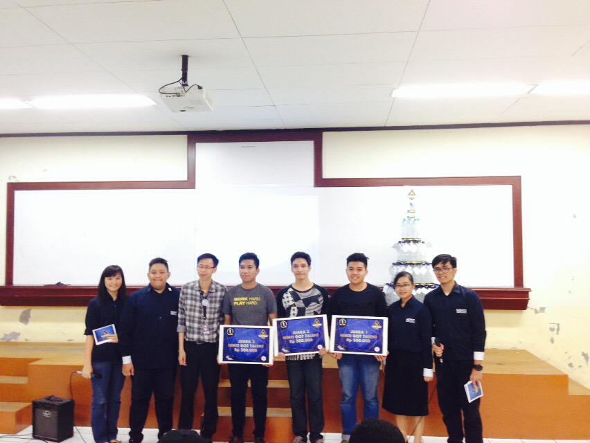 HIMTI_HISTORY's tweet photo. Inilah pemenang dari HIMTI Got Talent! #HIMTI #OneInDiversity #HISTORY2015 http://t.co/Yq4fwfNptu