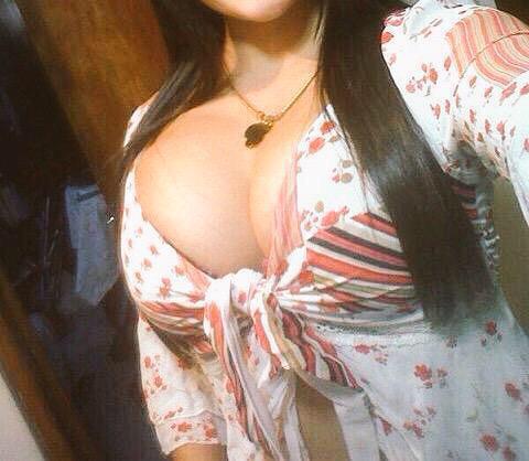 aysa_khan's tweet photo. "@Lust2_: #boobs http://t.co/8ac5rUrzbo"