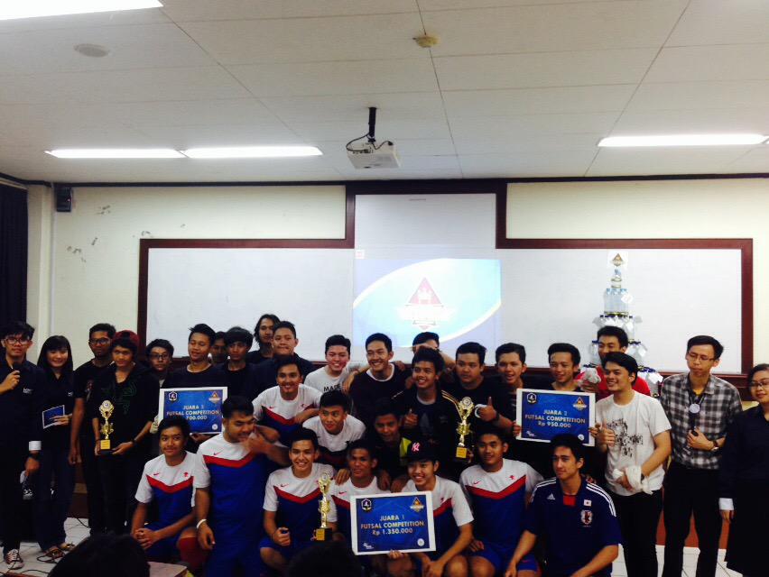 HIMTI_HISTORY's tweet photo. Inilah pemenang juara 1, 2 dan 3 Futsal History 2015! Selamat! #HIMTI #OneInDiversity #HISTORY2015 http://t.co/RfysMncCLB