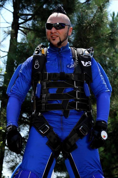 youtu.be/btPzf8nd7fM dizilere bile paraşütü konu eder konuk olurdum. Ya şimdi #paraşütuçağınerede <a href="/turkhavakurumu/">Türk Hava Kurumu</a>