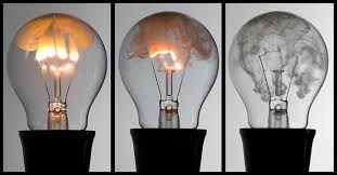 Лампочка угасает. Картинки про погасший светильник. Лопнувшая лампочка. Почему гаснут лампы. Почему гаснут лампы.