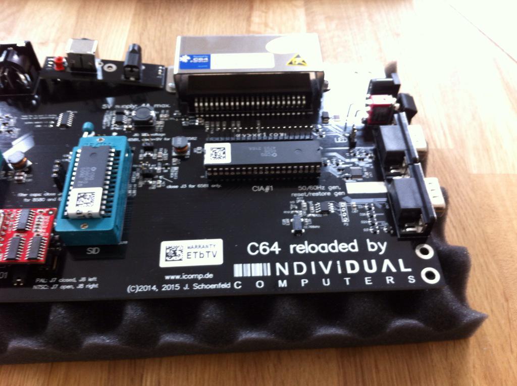 DCAntidote's tweet photo. Yes. Ein neuer #C64 von #icomp ist hier angekommen. #c64reloaded. Fehlt nur noch das neue Gehäuse http://t.co/5MYtsLh6Qy