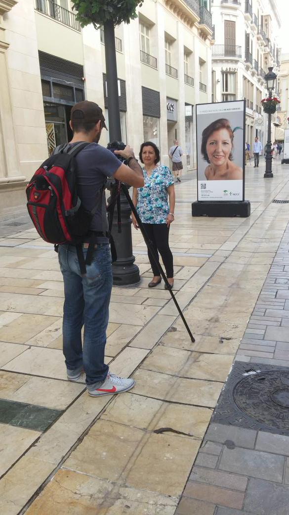 ContraCancerMA's tweet photo. En calle Larios haciendo el video de "Miradas" con @luxdigitalvideo @_francarmona_  Muy pronto el resultado. http://t.co/Z0NCVqPAIn