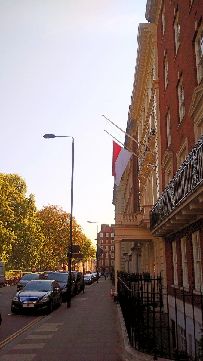 KBRILondon's tweet photo. Condolence book open at our Embassy to honor Ambassador Burhan and Mrs. Listyawati Burhan @PPIUKofficial http://t.co/17eGA4pfpD