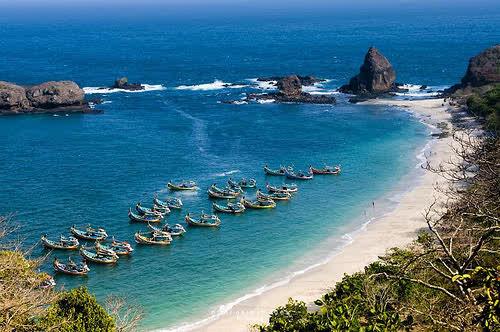 Tempat sempurna untuk mendapatkan inspirasi dan melepas kepenatan kota besar. Pantai Pupuma, Jember.