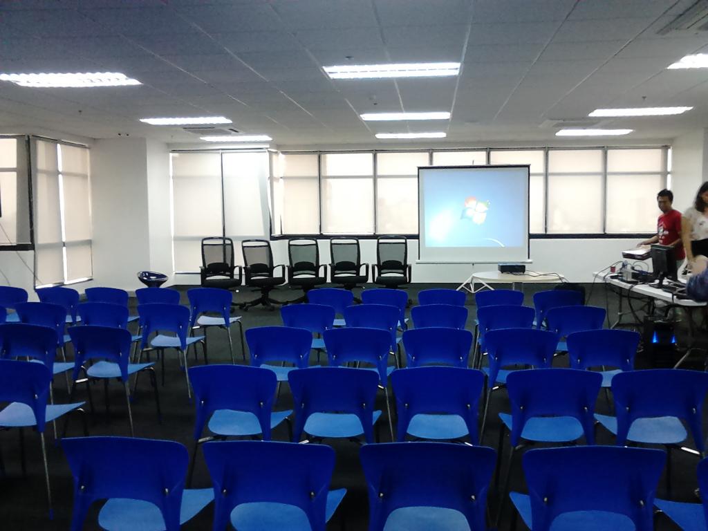DorieWorks's tweet photo. We are ready now people! Come over @freelancer MNL office for the panel. #ManilaStartupWeek #FreelanceCamp http://t.co/qg2ioR1Til