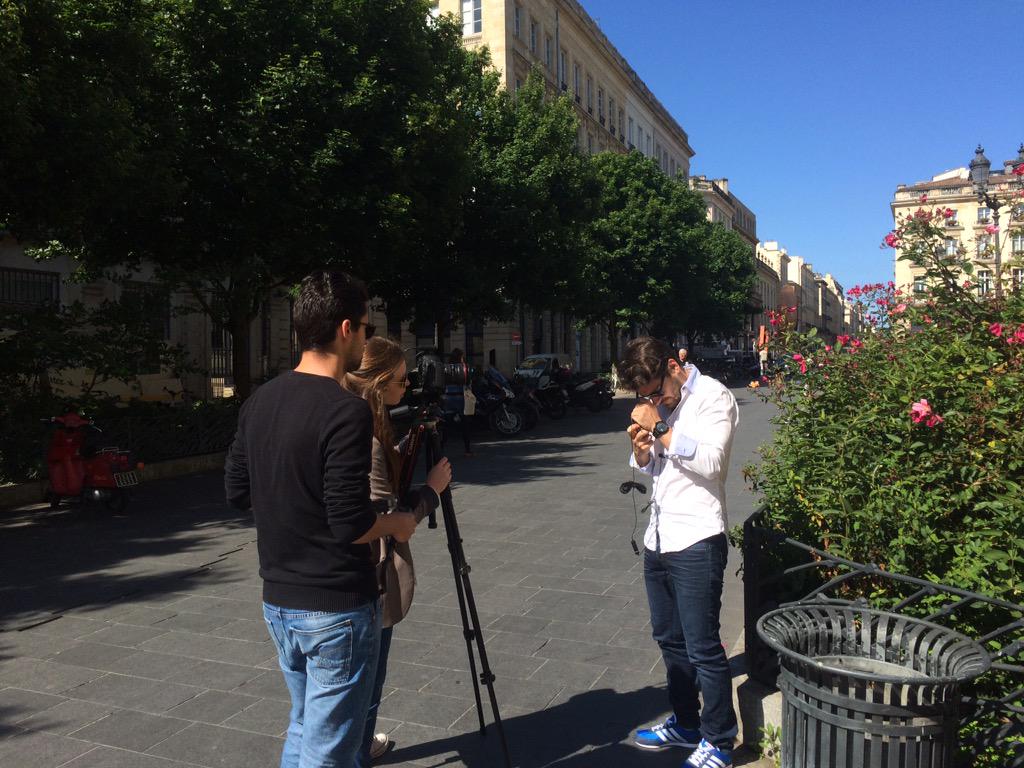 COMMSante's tweet photo. [BackStage] Micro-trottoir en cours de réalisation pour la Journée Santé de la Peau @jsdp2015  #jsp2015 #Bordeaux http://t.co/vbRyd6ETxk