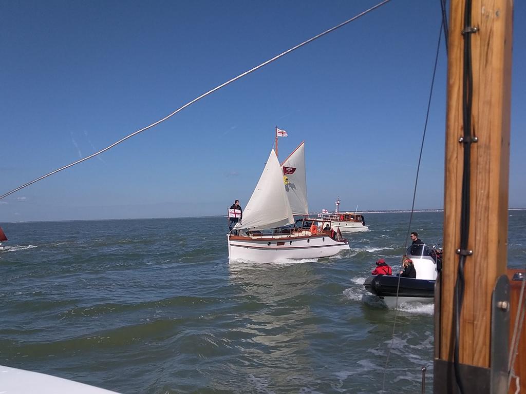 <a href="/thehistoryguy/">Dan Snow</a> on Elvin's bow.