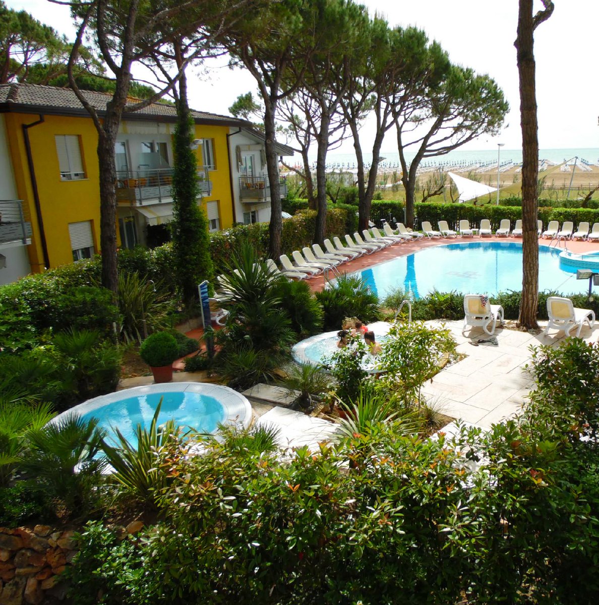 ParkHotelPineta's tweet photo. #Wellness immerso nel verde e #frontemare  Vi aspetta al @ParkHotelPineta &amp; Dependance http://t.co/49xtyLrHEY