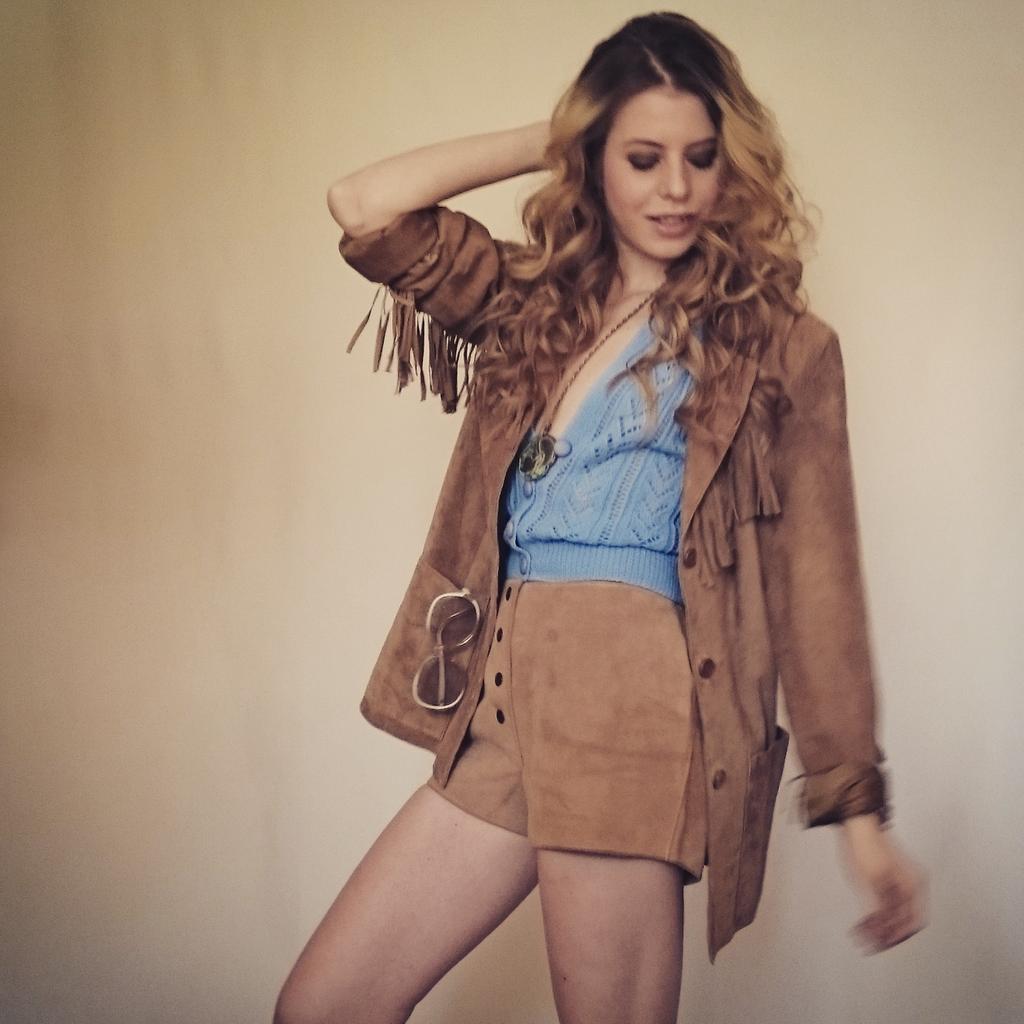 reenamakeup's tweet photo. 70s Boho Fashion shoot, can't wait to see the results @Esther_en1 Styled by @solovesvintage makeup &amp; hair by me http://t.co/QU1aDoboAH