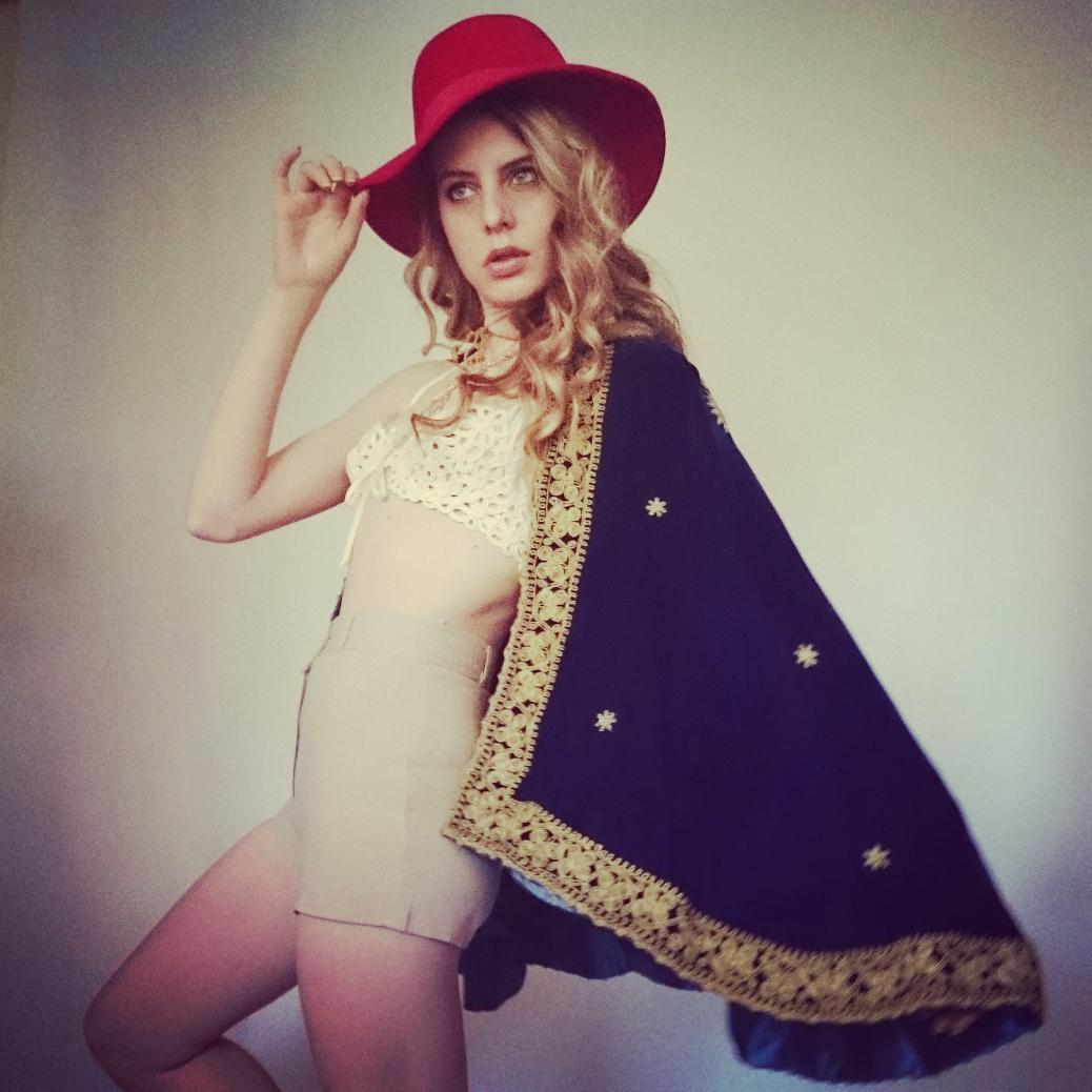 reenamakeup's tweet photo. 70s Boho Fashion shoot, can't wait to see the results @Esther_en1 Styled by @solovesvintage makeup &amp; hair by me http://t.co/QU1aDoboAH