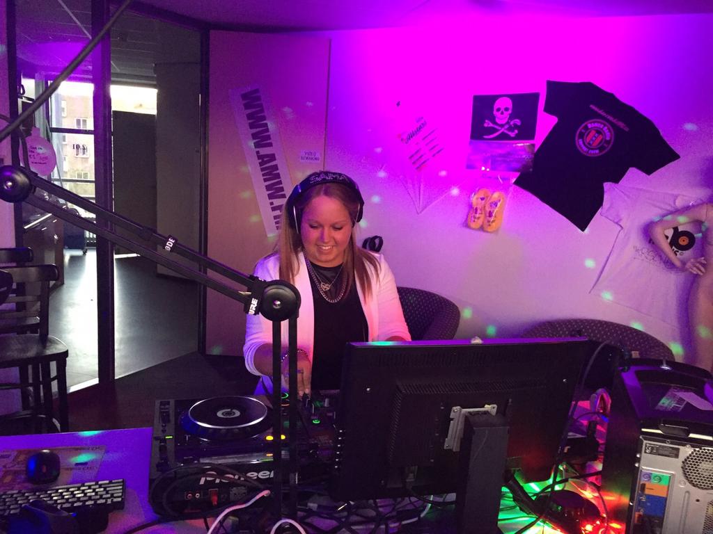 sama360's tweet image. Woow hier heb ik lang niet op gezeten! Amsterdam Most Wanted Radio was dope!