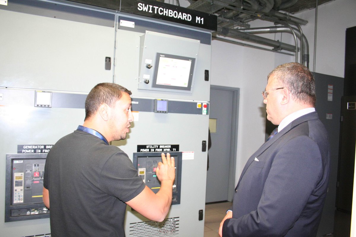 MCITEgypt's tweet image. وزير الاتصالات يزور المقر الجديد لمركز معلومات شركة جي بي اكس العالمية bit.ly/1Pyl90q
#IDCs #GPX  #Egypt