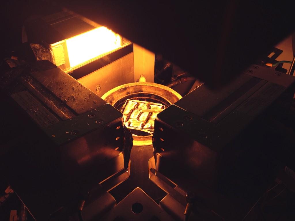 ClaireMBelcher's tweet photo. High oxygen charring - when will it stop burning? @EdinburghFire @VickyHudspith #PalaeoFireLab @rorymiles http://t.co/BbPaOH9DOJ