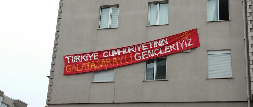 kdrt67's tweet photo. TÜRKİYE CUMHURİYETİNİN GALATASARAYLI GENÇLERİYİZ ;) http://t.co/GNh6ORAF9m