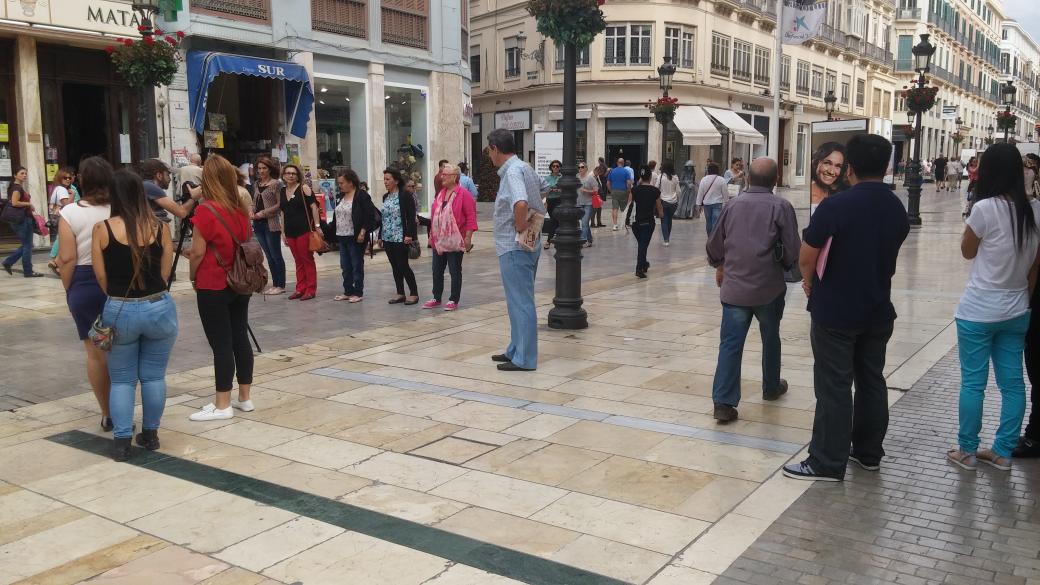 ContraCancerMA's tweet photo. Hemos tenido publico mientras @luxdigitalvideo @_francarmona_ filmaba "Miradas" de @AECCMALAGA ¡Que ganas de verlo! http://t.co/7cLW7Eq7jl