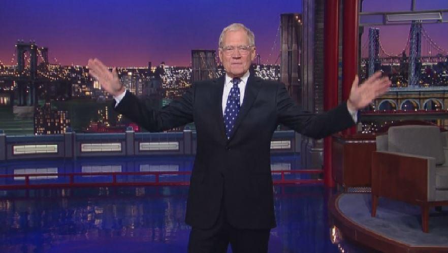 BFMTV's tweet image. VIDEO - Standing ovation pour le dernier "Late show" de David Letterman vous.bfmtv.com/actu-tele/davi…