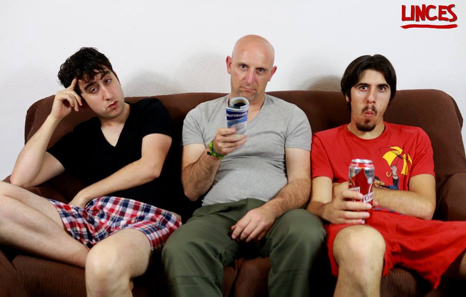 Linceslaserie's tweet photo. Los tres compañeros de piso ya están listos para ver LINCES hoy a las 4. ¡Te esperamos! http://t.co/yOqIKYZRBy