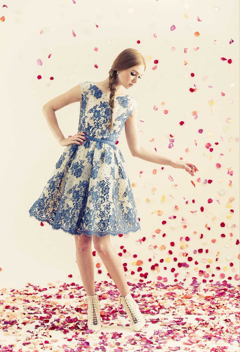 MFrannieStore's tweet image. MFrannie is very very busy these days... so sorry for you all.
So today gives you some pictures of girls in flowers!