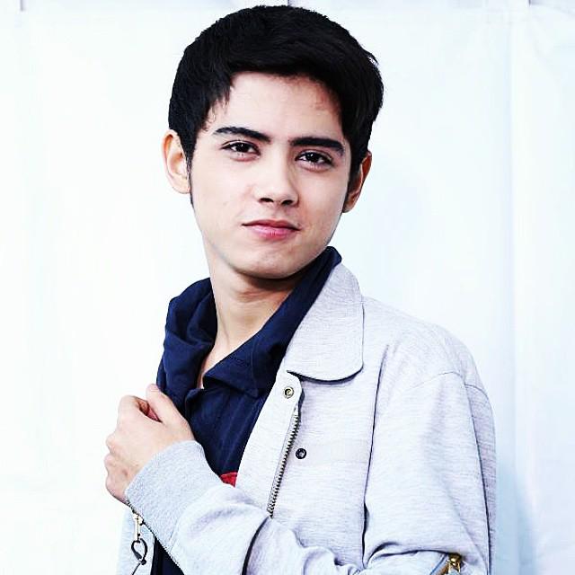 AlicioussWorld's tweet photo. Tatapannya bisa bikin org pingsan haha http://t.co/b0xYeF0QGY
