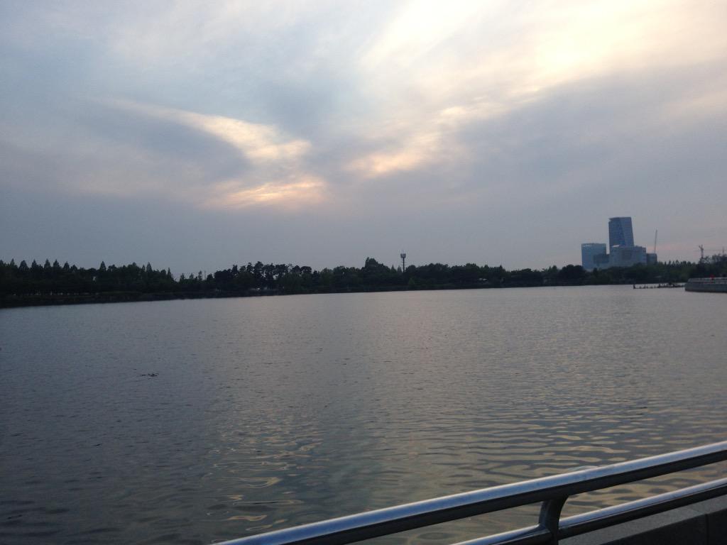 2015. 5. 21 19:15
일몰과 함께 #냄새를보는소녀 촬영 끝!
수고 많으셨습니다.