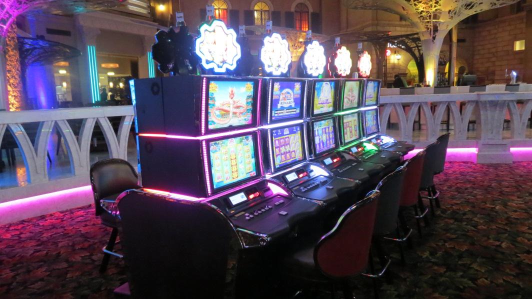 Omega_GamingSA's tweet photo. Here are some pictures of the KP3 machines at Monte casino #konami #KP3 #signaturegaming @KonamiGamingInc http://t.co/jjYgou5wSl