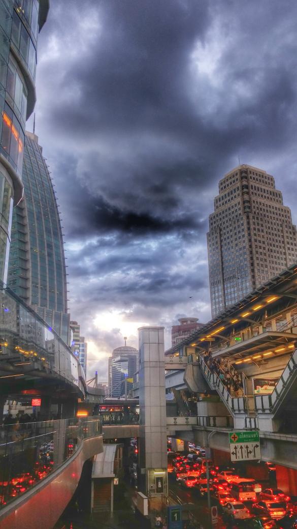 thomaswanhoff's tweet photo. since the weather radar is down/delayed I post cloud pictures.  now from Asok. http://t.co/T8Y2sY8FY8
