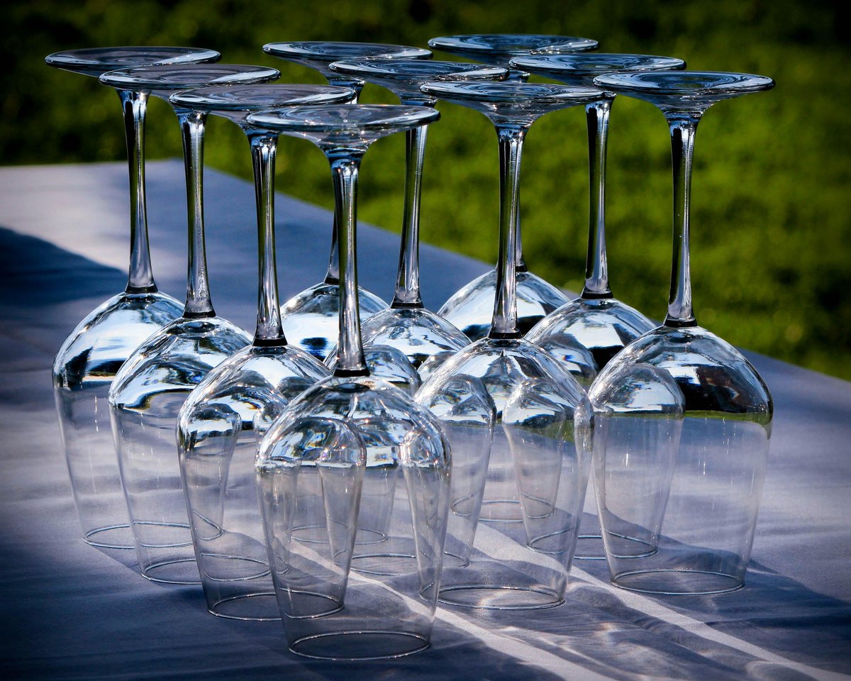 ModernKitchApps's tweet photo. A nice glass makes up the whole difference #modernkitchen #kitchenthings #Kitchener #kitchenstuff http://t.co/wd4U6mV5sQ