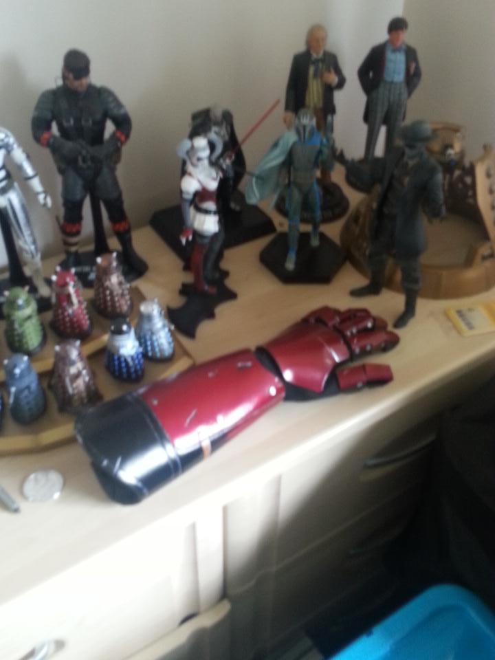 DaveTrayus's tweet image. @StaceyofGotham arm is currently being protected by Daleks etc. Waiting for November silently! :p #armupdate :p