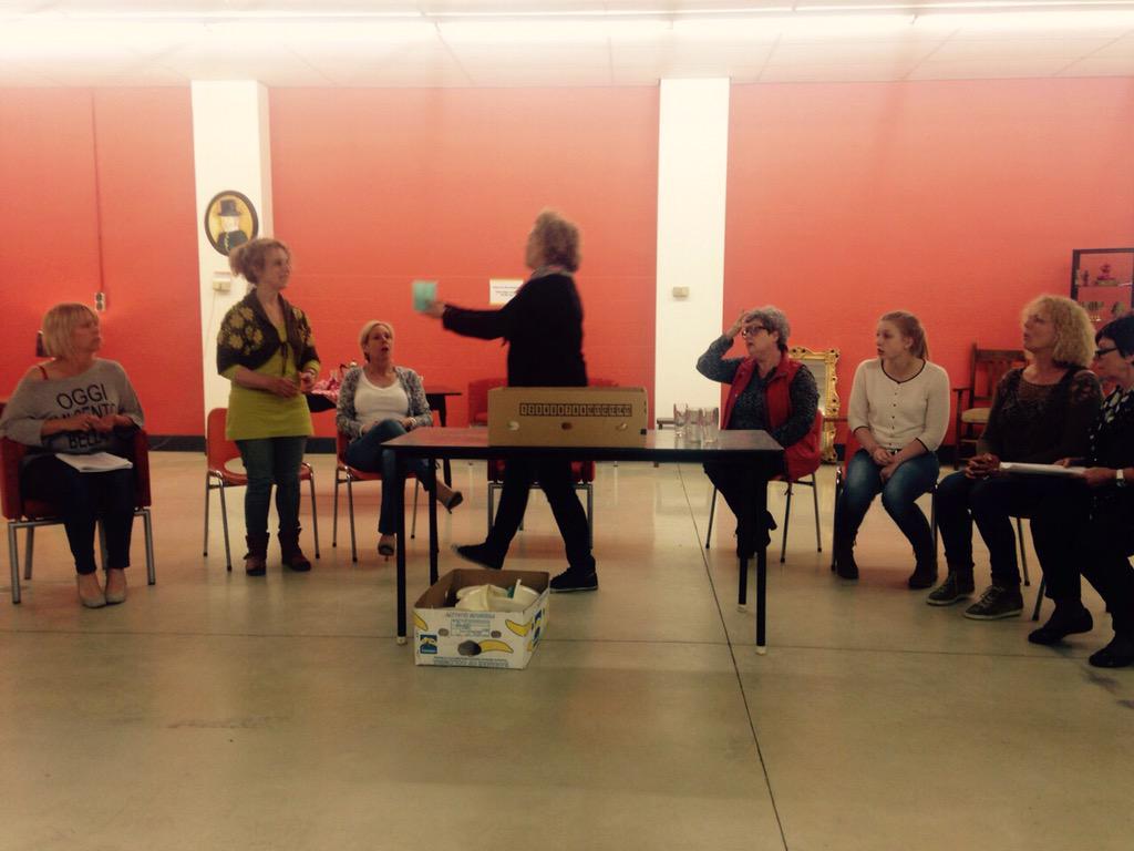 boermanstheater's tweet photo. Toestande tiejes Tupperware Party. Start vreeje kaartverkaup wo 27 mei vanaaf 16.00 oor #patternaat http://t.co/UCSt2mYING