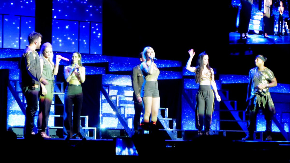 Gillian_Parker's tweet photo. I took quite a few photos of @SClub7 last night. #BRINGITALLBACK2015 #sc7tour #nostalgia http://t.co/TPyfJYetV7